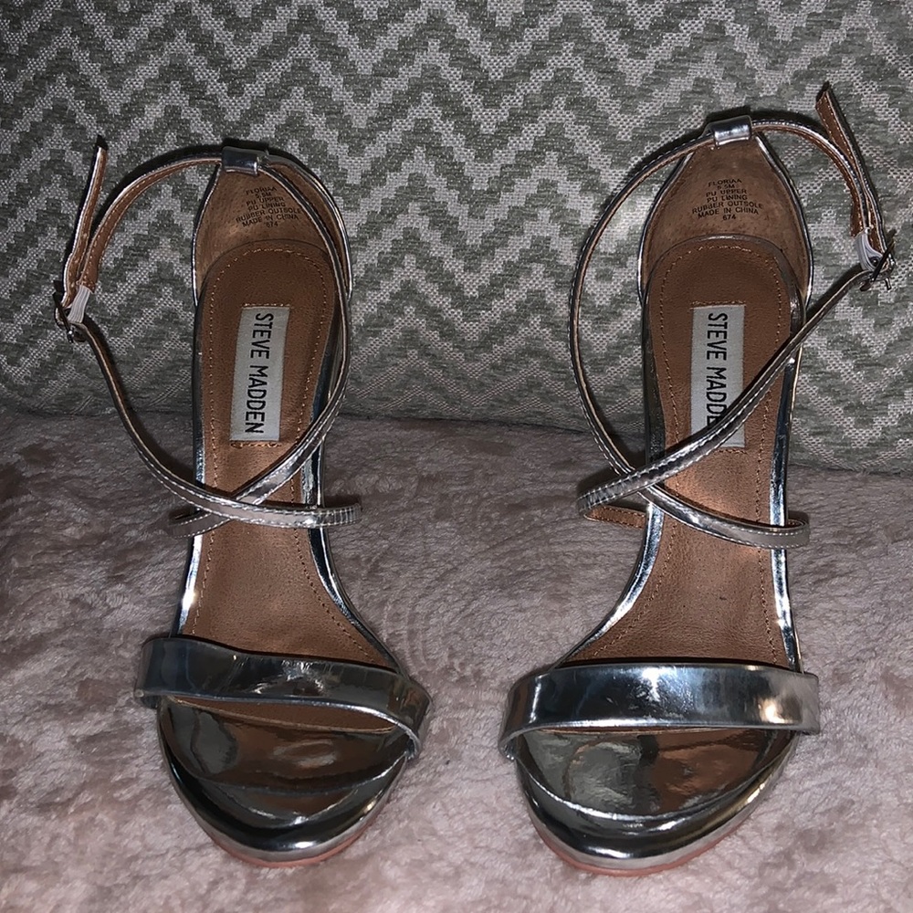 Metallic Silver Criss Cross Steve Madden Heels (5.5M)